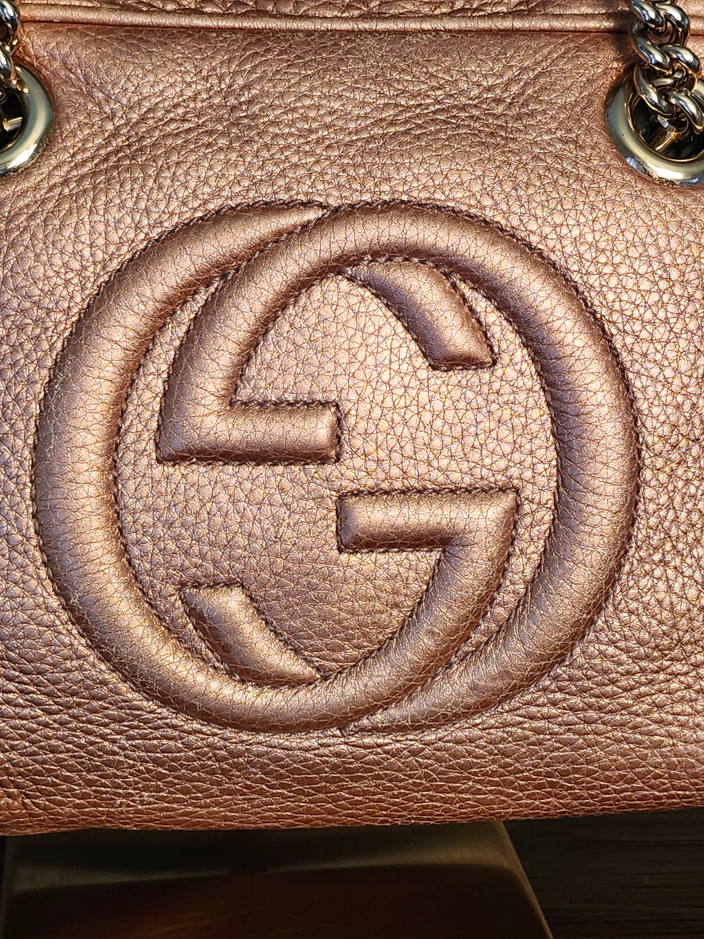 Gucci Soho Chain Shoulder Bag in Metallic Pink Pebbled Leather