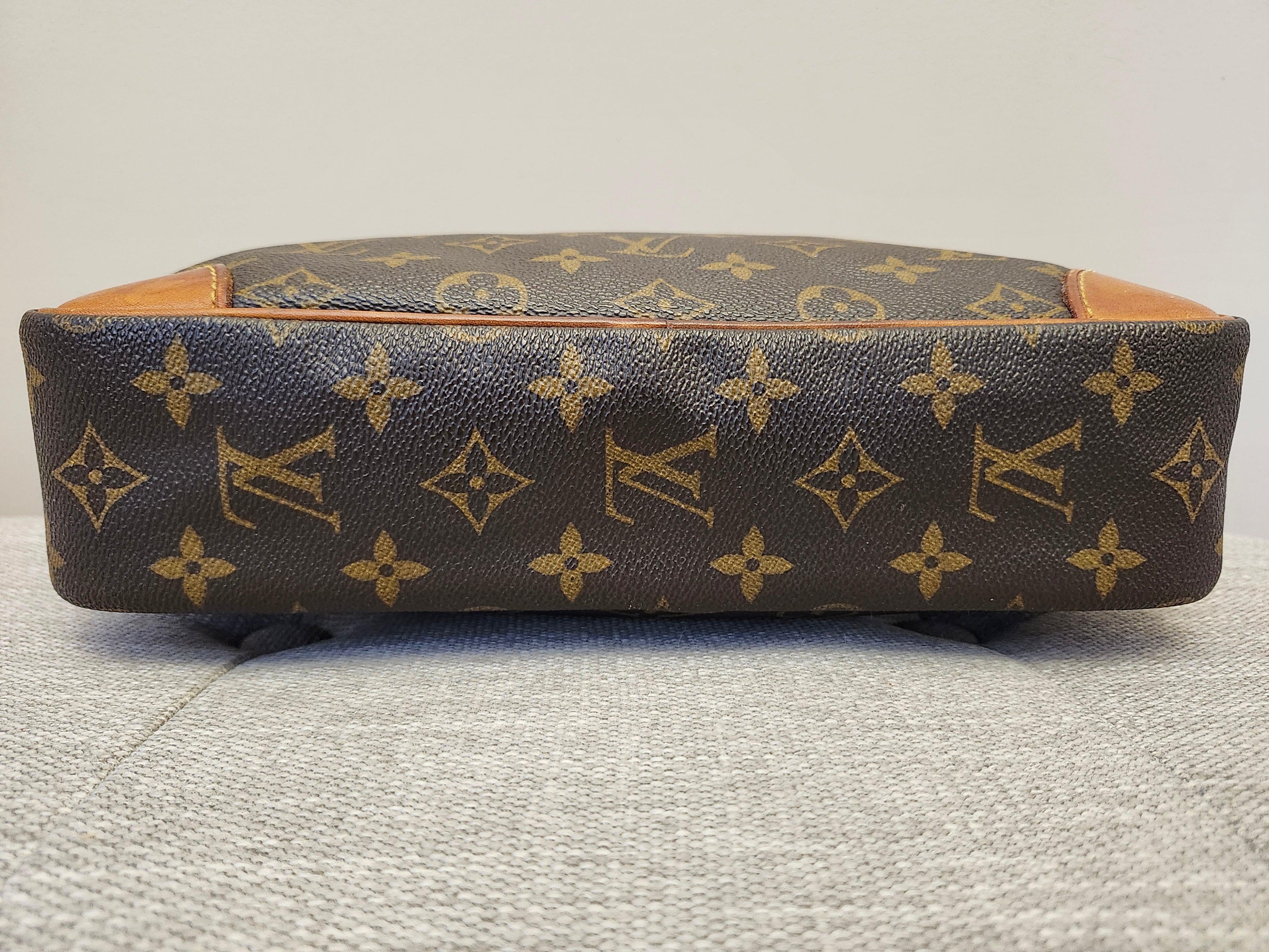 Louis Vuitton Compiegne 28 Clutch