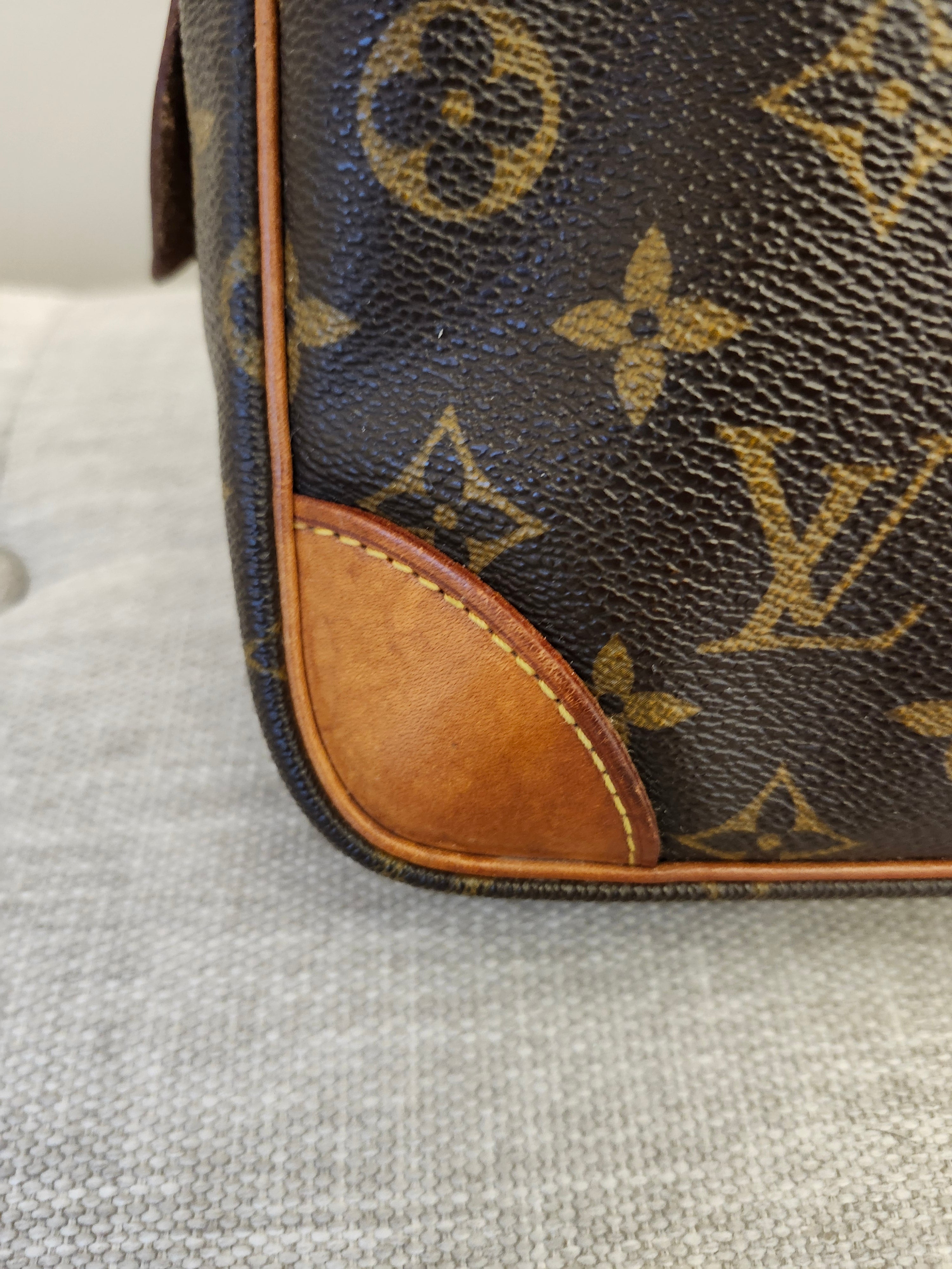 Louis Vuitton Compiegne 28 Clutch