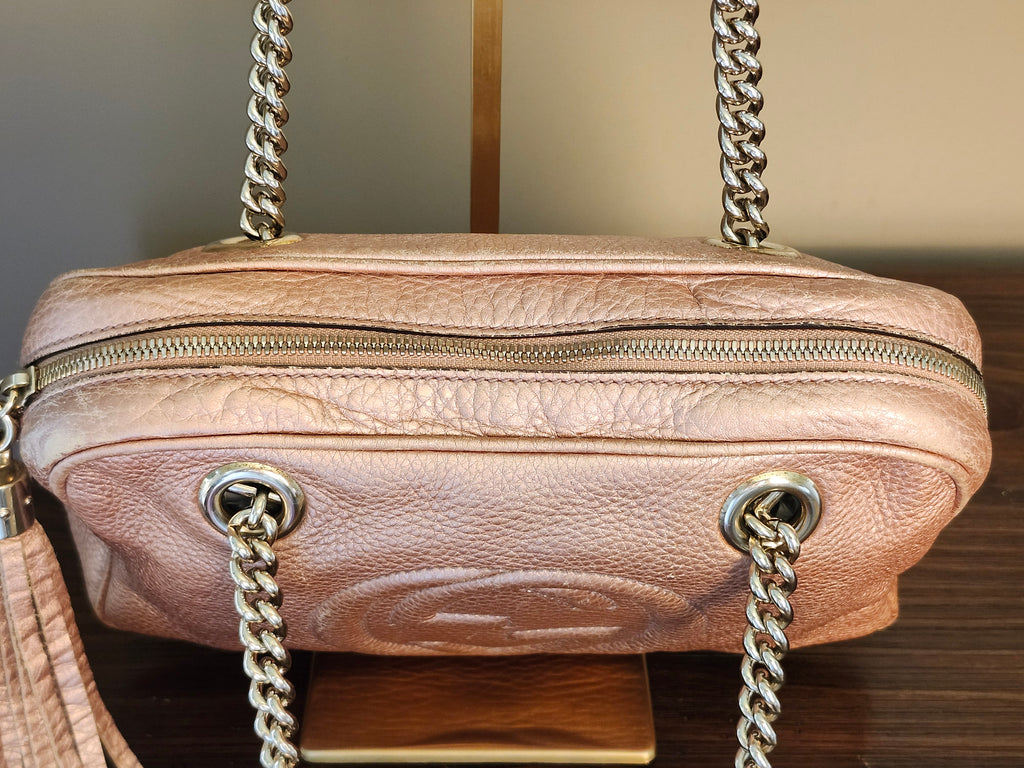 Gucci Soho Chain Shoulder Bag in Metallic Pink Pebbled Leather