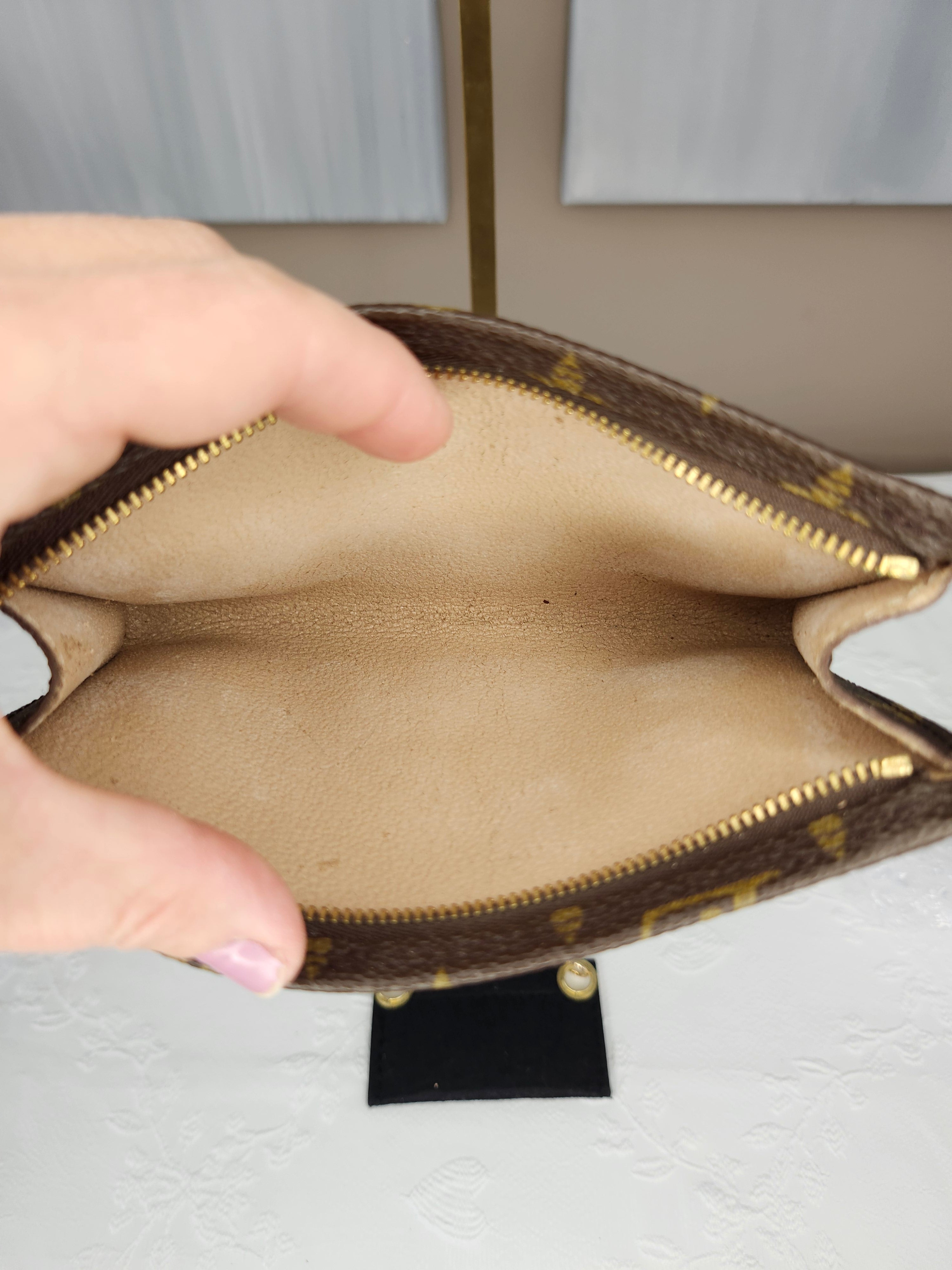 Authentic Louis Vuitton Monogram Bucket Pouch 23-Small with Dust Bag