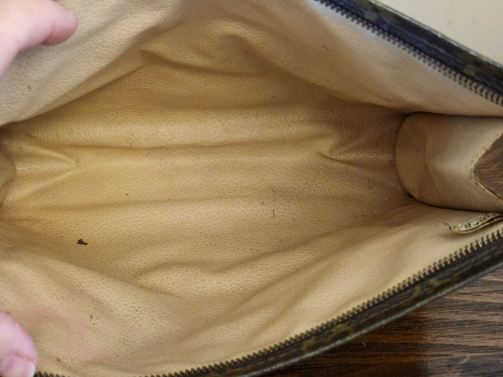 Louis Vuitton Monogram Toiletry Pouch 26 Clutch