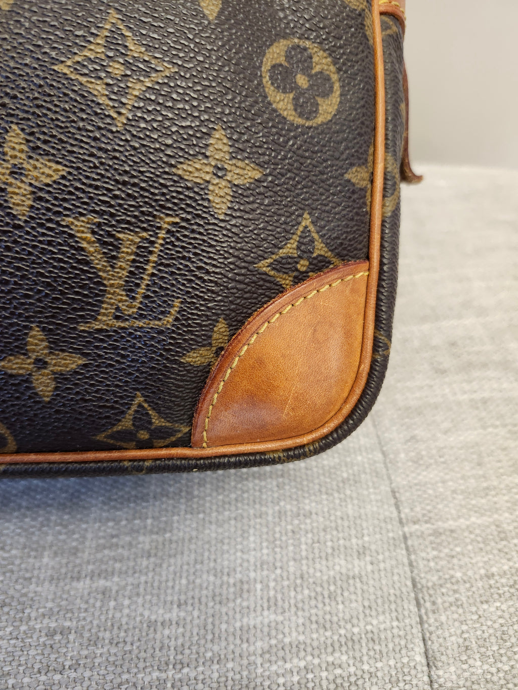 Louis Vuitton Compiegne 28 Clutch