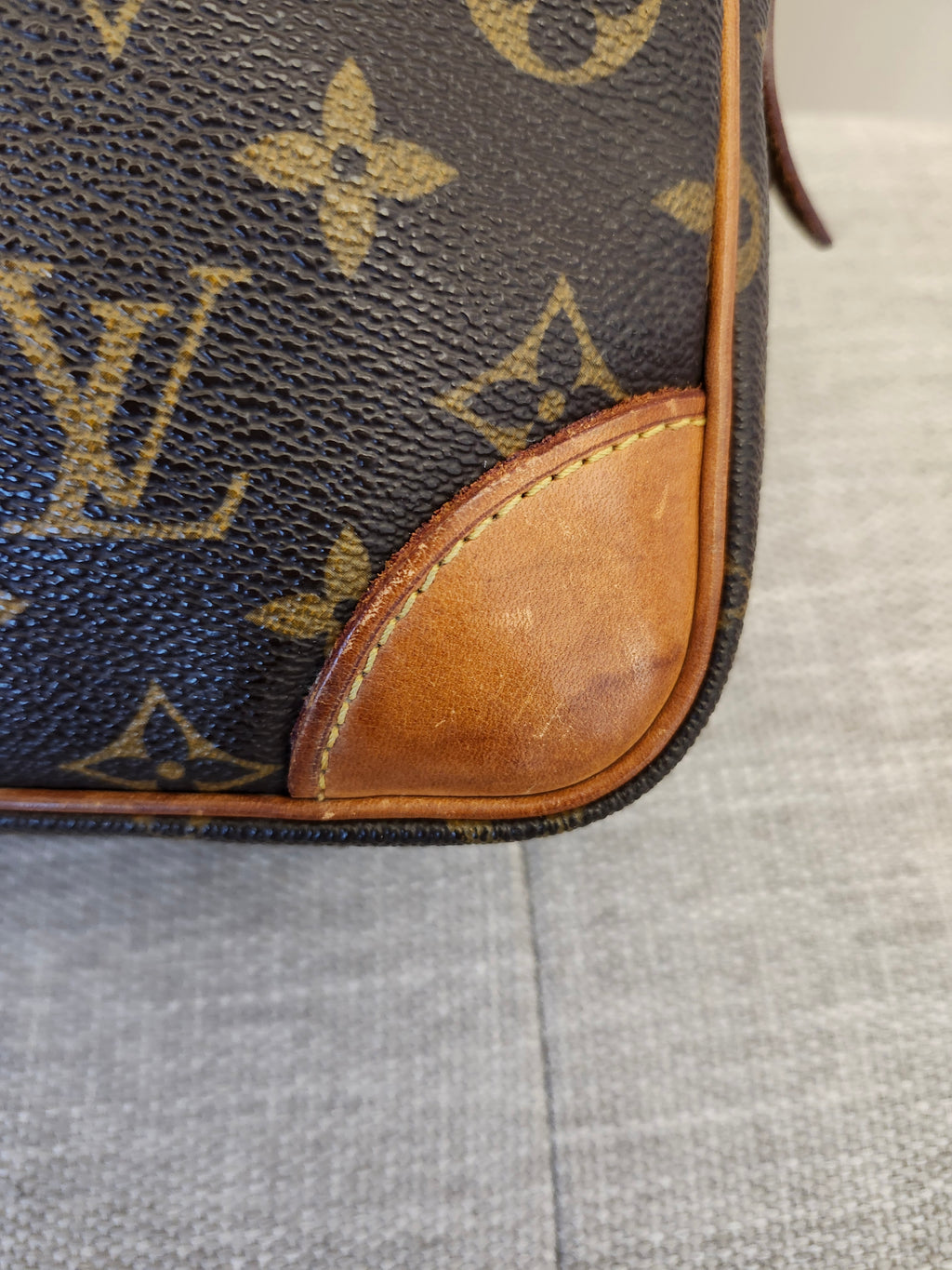 Louis Vuitton Compiegne 28 Clutch