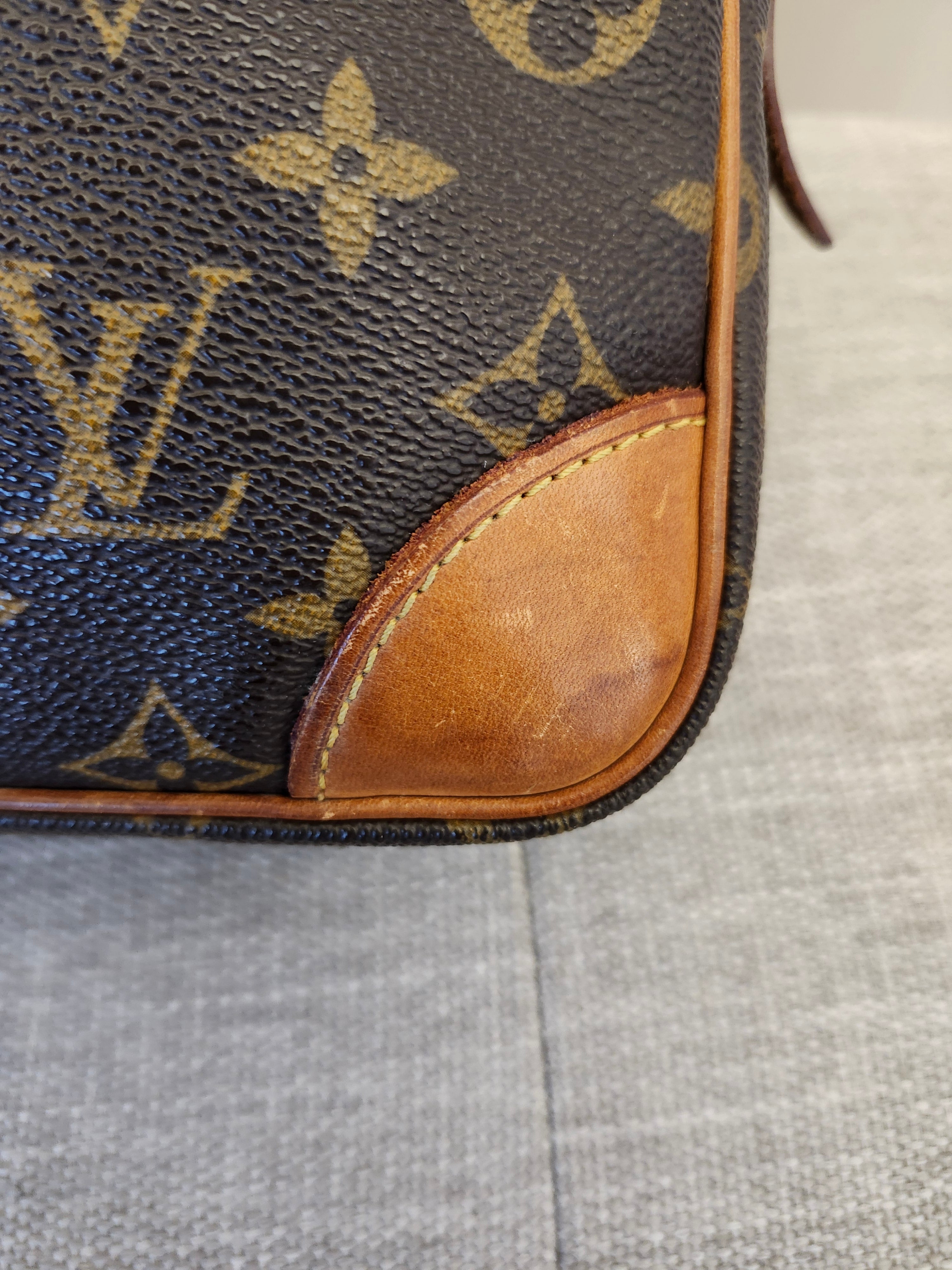Louis Vuitton Compiegne 28 Clutch